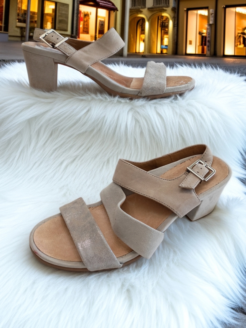 Earth Tierra Taupe Silver Suede Block Heel Sandals Size 8
